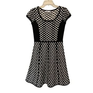 SANDRA Darren Dress Black White Geometric Fit Flare Scoop Neck Womens Small
